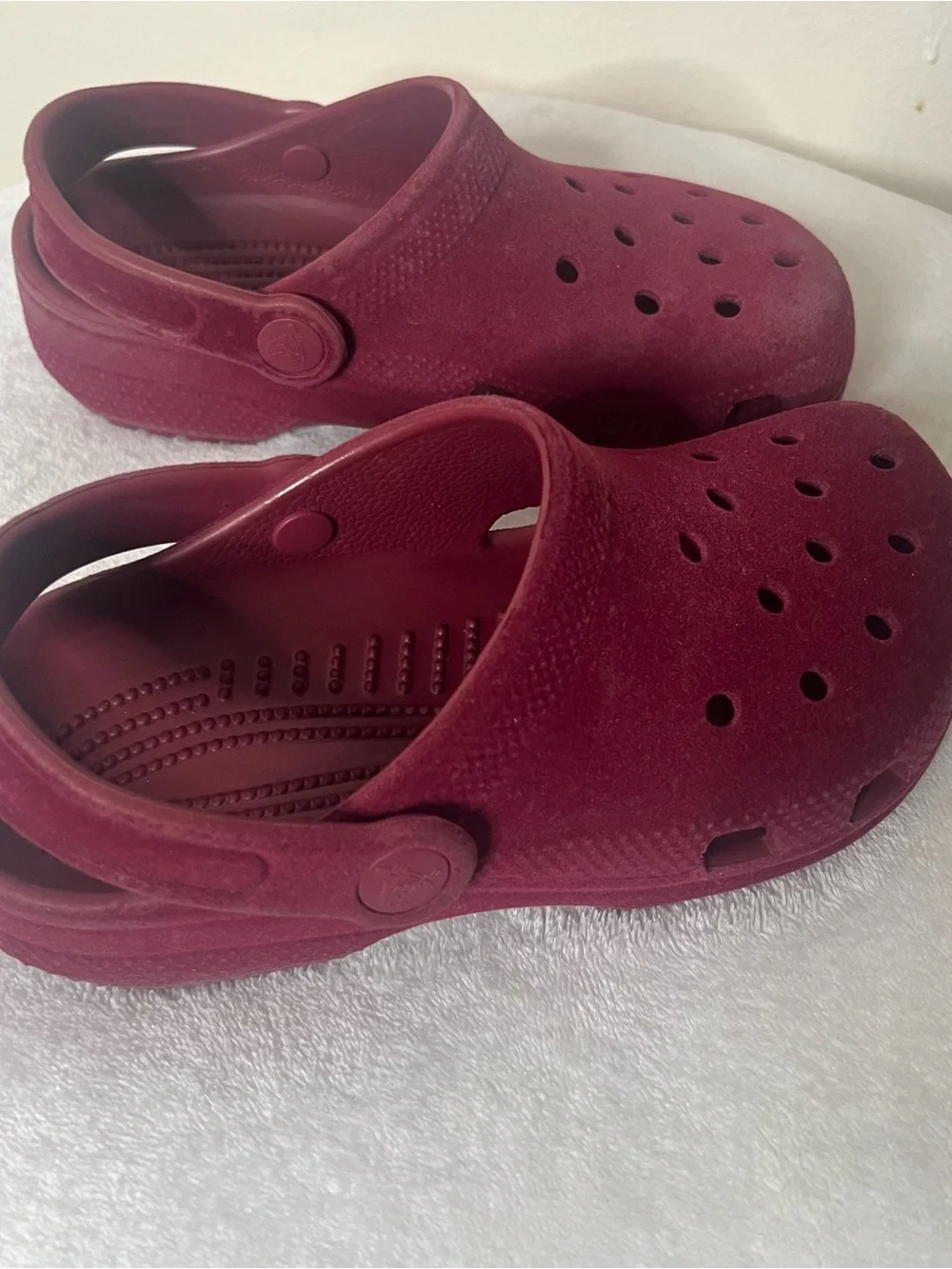Crocs Kids Classic Slip-On Clog in Deep Red Velvet Finish Sz 1‎